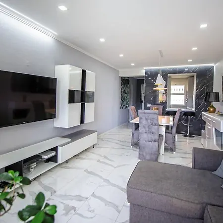 Διαμέρισμα Apartamento Iva Moderno Com Piscina *